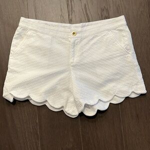 Lilly Pulitzer white Bbuttercup short, size 8